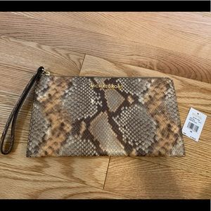 New with tag detached Michael Kors Wristlet
